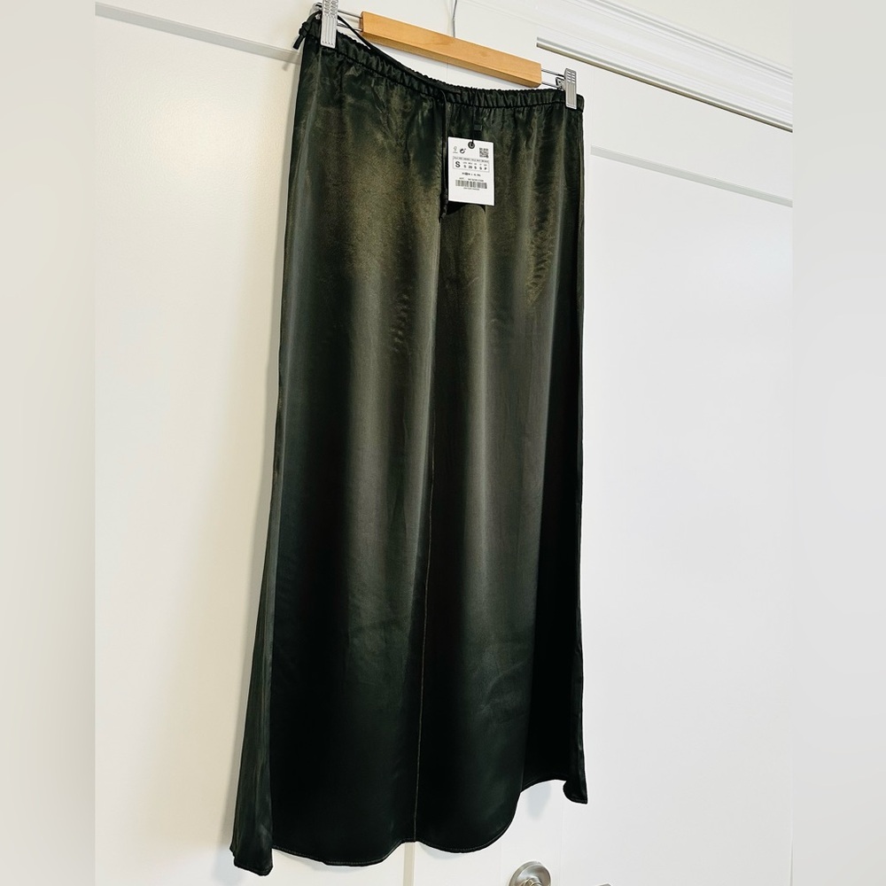 NWT ZARA skirt in size S